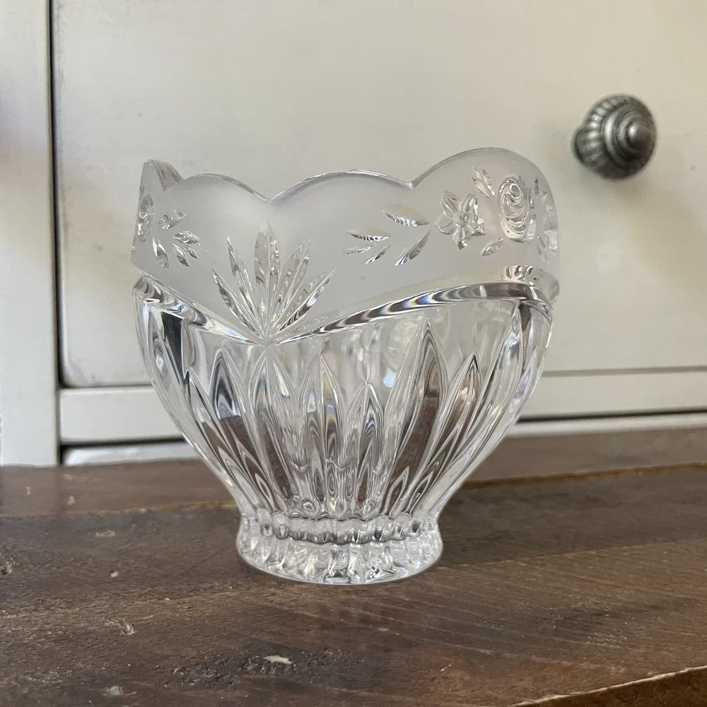 Oneida Southern Garden Crystal Candy Dish Frosted‎ Rose Design Table Decor Nice!